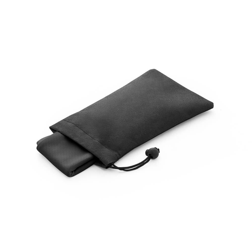 TOALHA ESPORTIVA REFRESCANTE EM POLIÉSTER 100% RECICLADO COM BOLSA EM NON-WOVEN