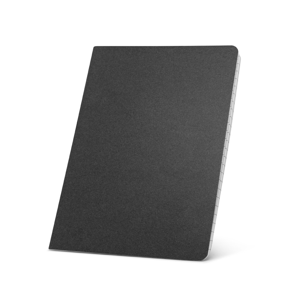 CADERNO A5 DE CAPA FLEXÍVEL EM CARTÃO KRAFT 100% RECICLADO, COM PÁGINAS PAUTADAS RECICLADAS